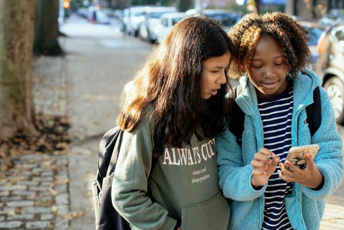 La feria de Abril de Sevilla y los problemas psicológicos jovenes utilizando redes sociales